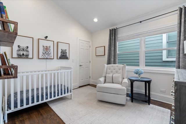 1920 W George Street, Chicago, IL 60657