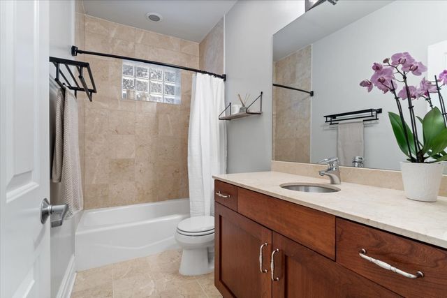 1920 W George Street, Chicago, IL 60657