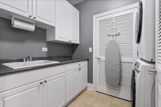 1920 W George Street, Chicago, IL 60657