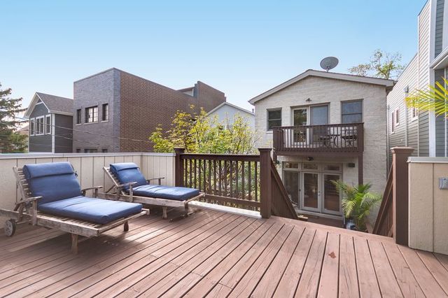 1920 W George Street, Chicago, IL 60657