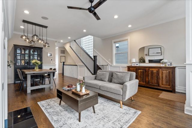 1920 W George Street, Chicago, IL 60657