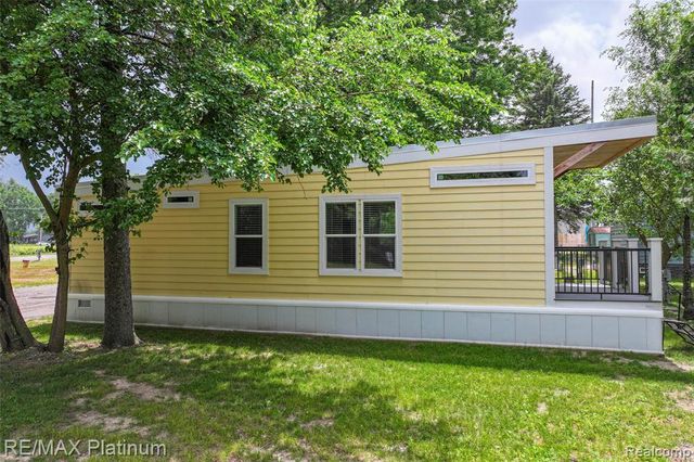 29 Retreat Way, Fenton, MI 48430
