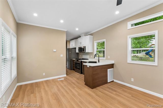 29 Retreat Way, Fenton, MI 48430