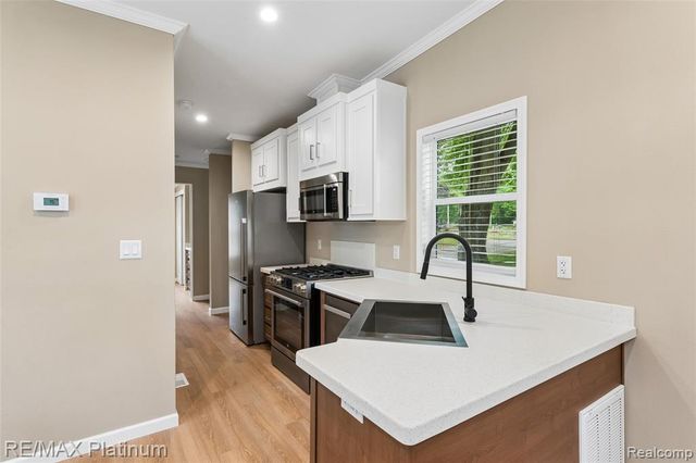 29 Retreat Way, Fenton, MI 48430