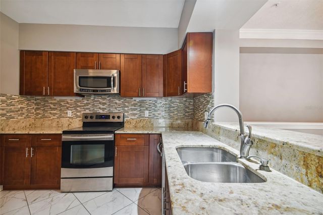 1201 BAY CLUB CIRCLE, Tampa, FL 33607