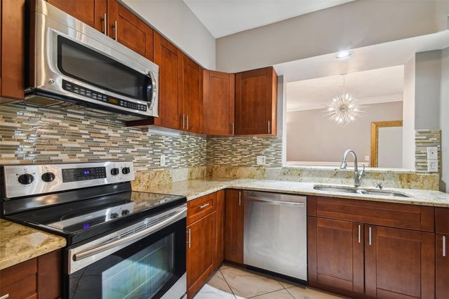 1201 BAY CLUB CIRCLE, Tampa, FL 33607