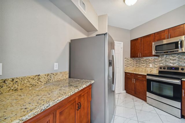 1201 BAY CLUB CIRCLE, Tampa, FL 33607