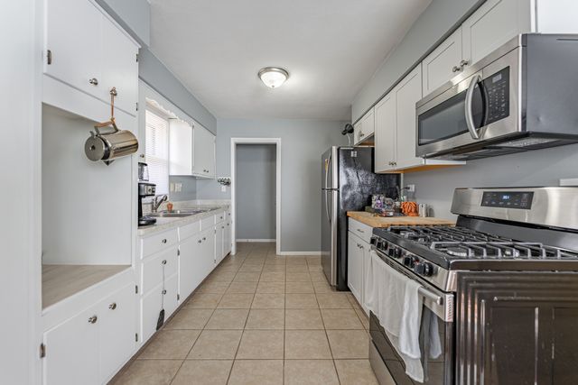 5870 GARRETT Lane, Rockford, IL 61107