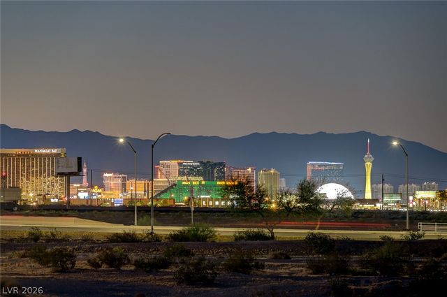 8255 Las Vegas Boulevard 201, Las Vegas, NV 89123