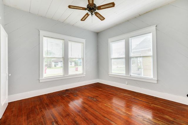 331 W Broad Street, Freeport, TX 77541