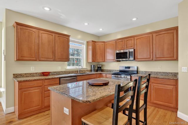 47 Willets Way, Newburgh, NY 12550
