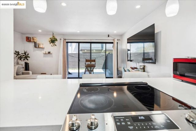 5 embarcadero 130, Oakland, CA 94607