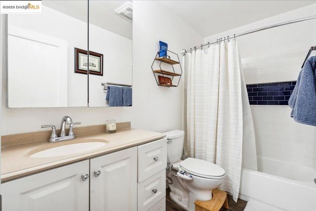 5 embarcadero 130, Oakland, CA 94607