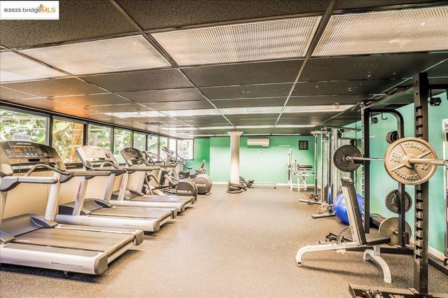 5 embarcadero 130, Oakland, CA 94607