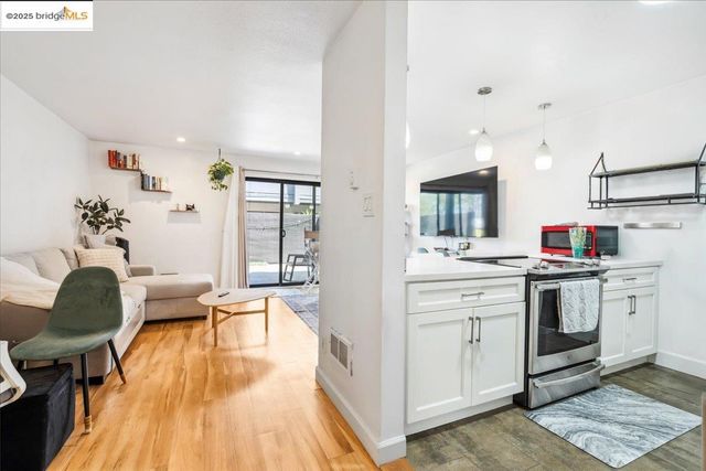 5 embarcadero 130, Oakland, CA 94607