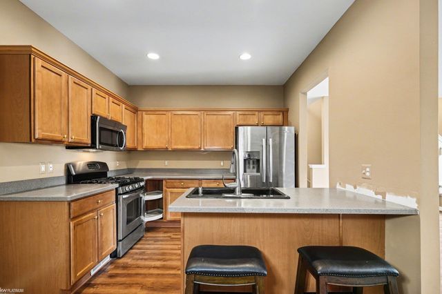 56659 Long Island Drive, Shelby Twp, MI 48316