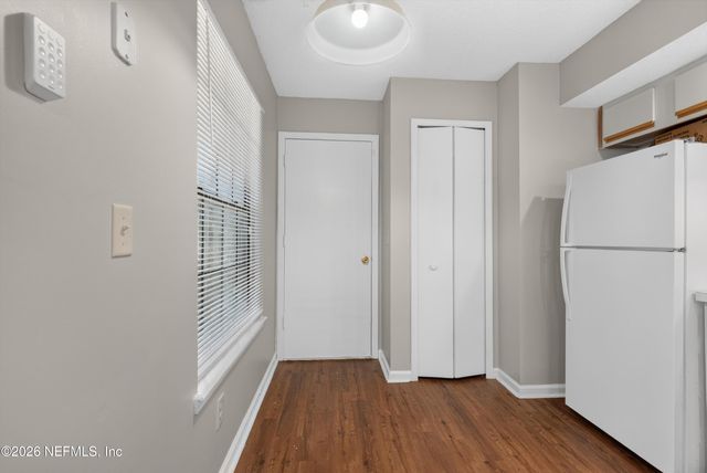 8010 INTERNATIONAL VILLAGE Drive, Jacksonville, FL 32277