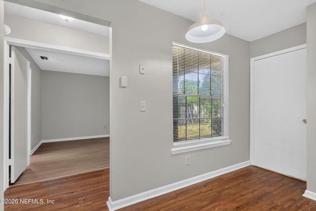 8010 INTERNATIONAL VILLAGE Drive, Jacksonville, FL 32277
