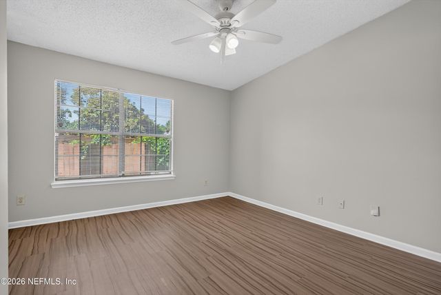8010 INTERNATIONAL VILLAGE Drive, Jacksonville, FL 32277