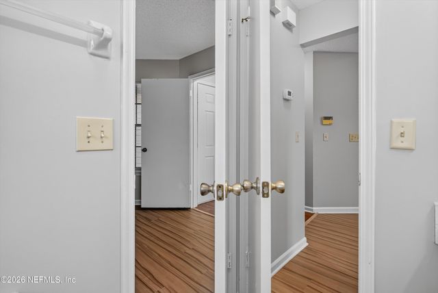 8010 INTERNATIONAL VILLAGE Drive, Jacksonville, FL 32277