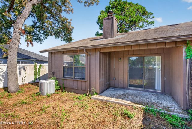 8010 INTERNATIONAL VILLAGE Drive, Jacksonville, FL 32277