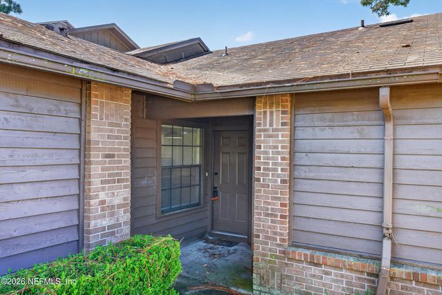 8010 INTERNATIONAL VILLAGE Drive, Jacksonville, FL 32277