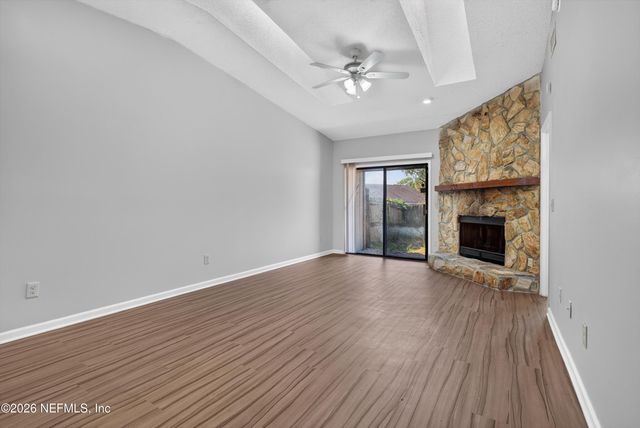 8010 INTERNATIONAL VILLAGE Drive, Jacksonville, FL 32277