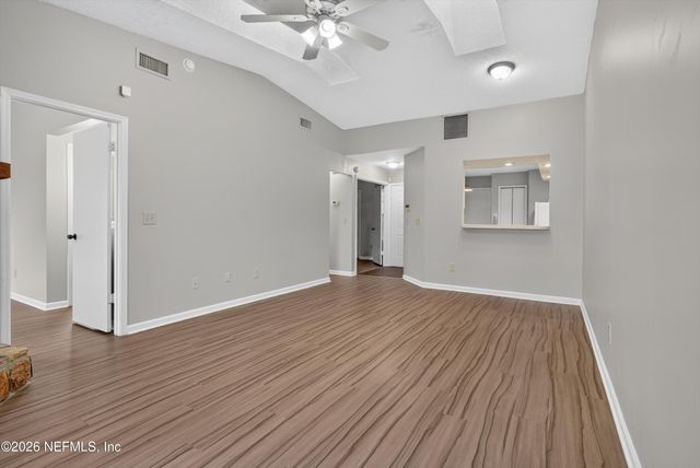 8010 INTERNATIONAL VILLAGE Drive, Jacksonville, FL 32277