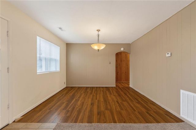 409 W Van Buren Street, Gallatin, MO 64640