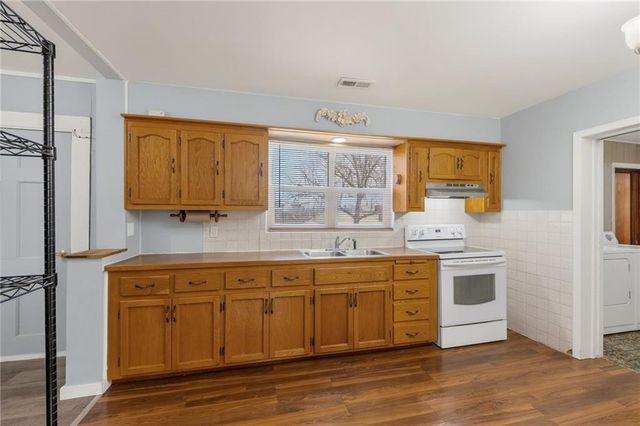 409 W Van Buren Street, Gallatin, MO 64640