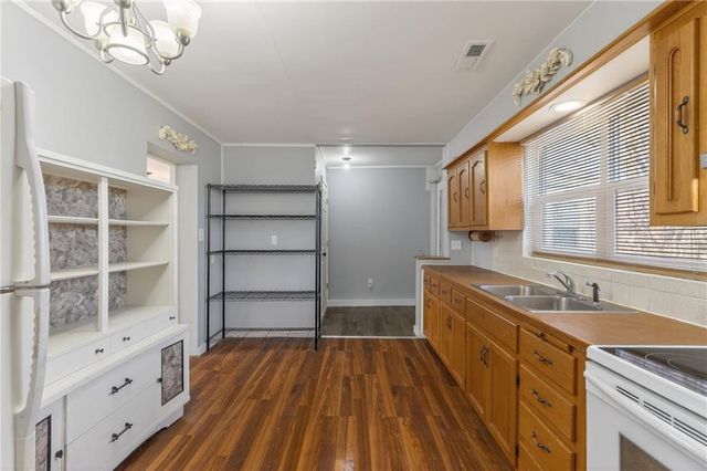 409 W Van Buren Street, Gallatin, MO 64640