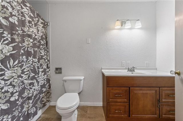 409 W Van Buren Street, Gallatin, MO 64640