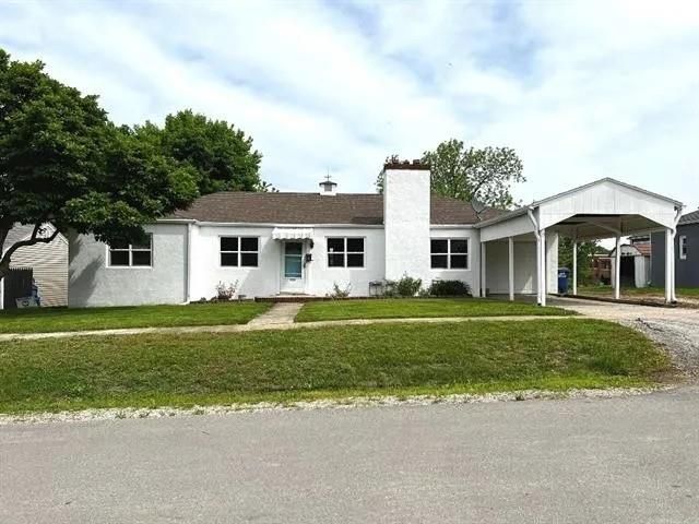 409 W Van Buren Street, Gallatin, MO 64640