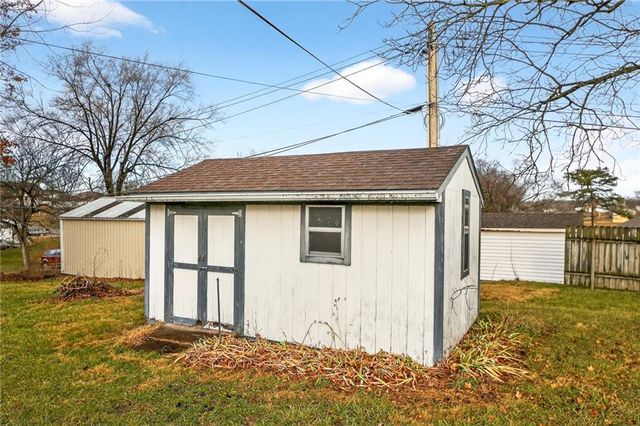 409 W Van Buren Street, Gallatin, MO 64640