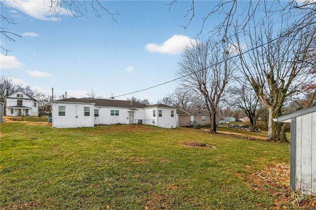 409 W Van Buren Street, Gallatin, MO 64640