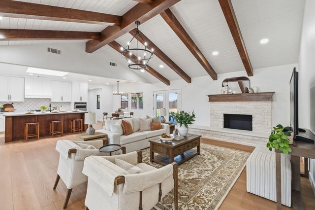 1023 N Euclid Avenue, Dinuba, CA 93618