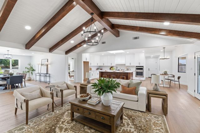 1023 N Euclid Avenue, Dinuba, CA 93618
