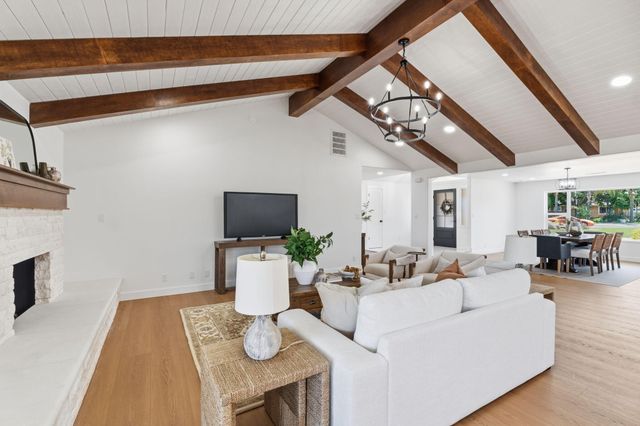 1023 N Euclid Avenue, Dinuba, CA 93618