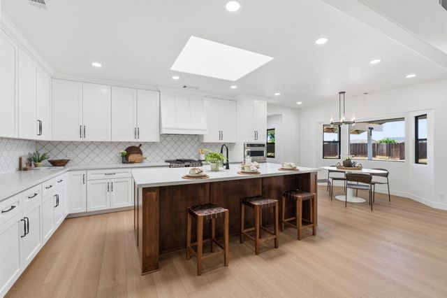 1023 N Euclid Avenue, Dinuba, CA 93618