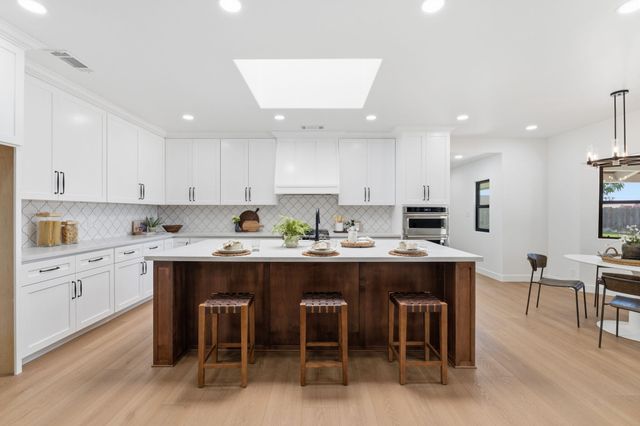 1023 N Euclid Avenue, Dinuba, CA 93618