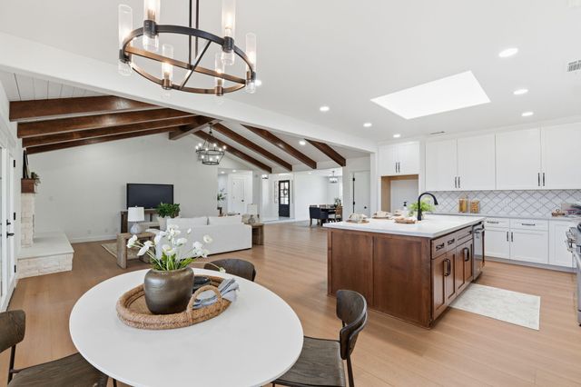 1023 N Euclid Avenue, Dinuba, CA 93618