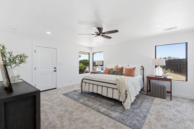1023 N Euclid Avenue, Dinuba, CA 93618