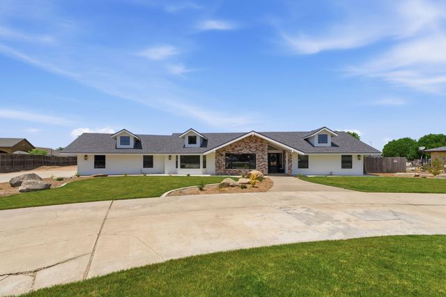1023 N Euclid Avenue, Dinuba, CA 93618