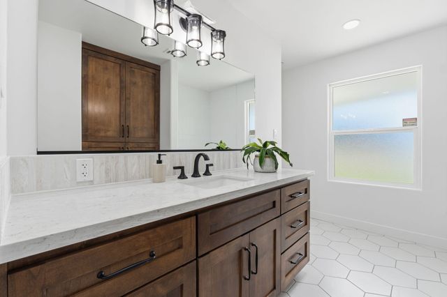 1023 N Euclid Avenue, Dinuba, CA 93618