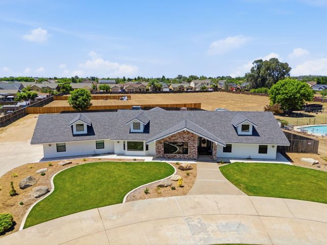 1023 N Euclid Avenue, Dinuba, CA 93618