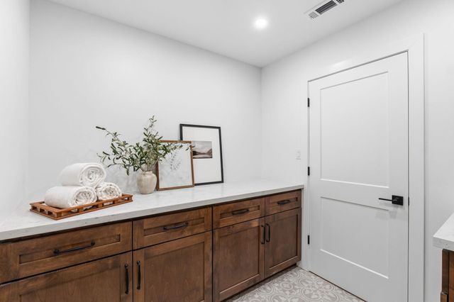 1023 N Euclid Avenue, Dinuba, CA 93618