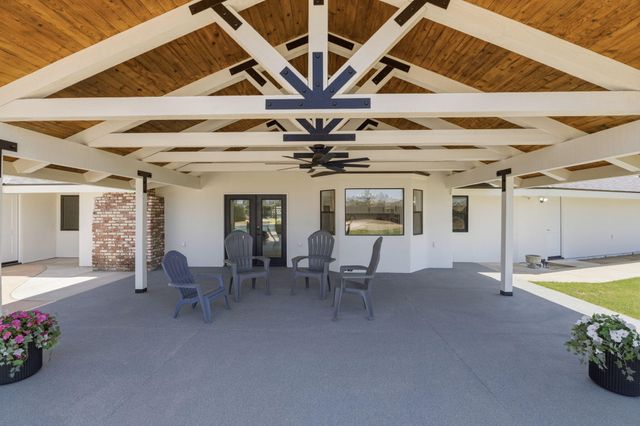 1023 N Euclid Avenue, Dinuba, CA 93618