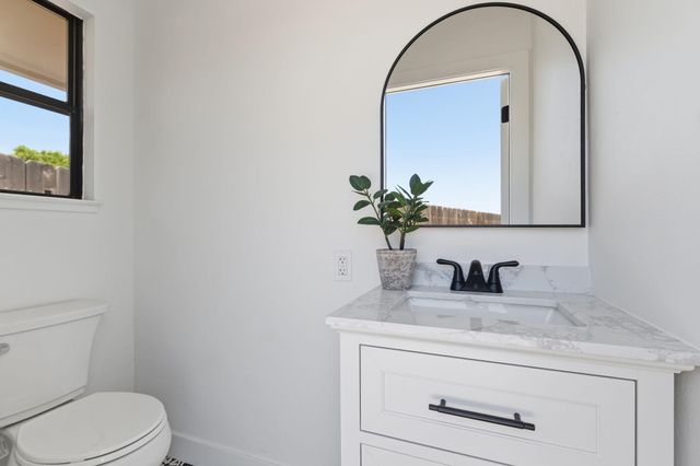 1023 N Euclid Avenue, Dinuba, CA 93618