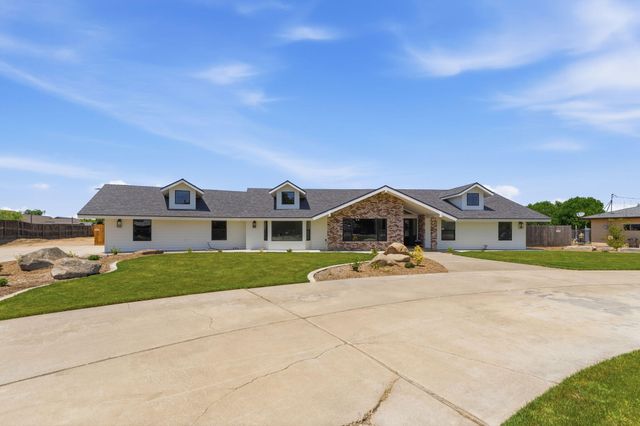 1023 N Euclid Avenue, Dinuba, CA 93618