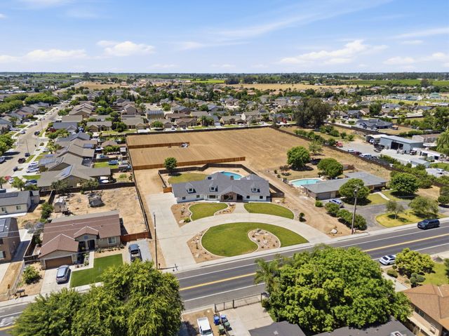 1023 N Euclid Avenue, Dinuba, CA 93618